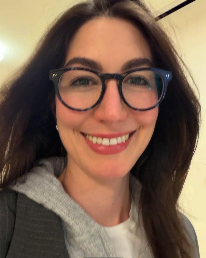 Reddit poster in round black glasses, close up